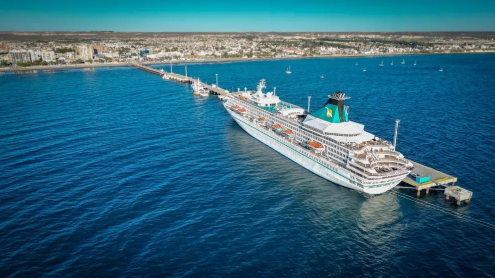 Temporada de Cruceros en Chubut: el Artania arribó a Puerto Madryn
