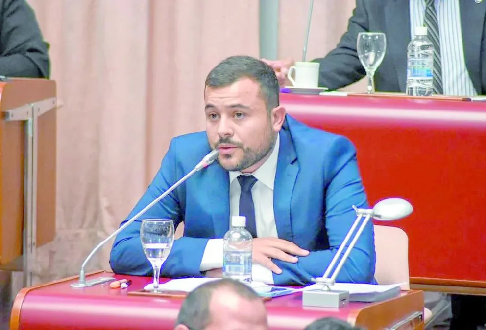 Sobre el convenio de desendeudamiento: “Se trata de una medida que beneficia a los chubutenses y a las arcas provinciales”, dijo Fernández