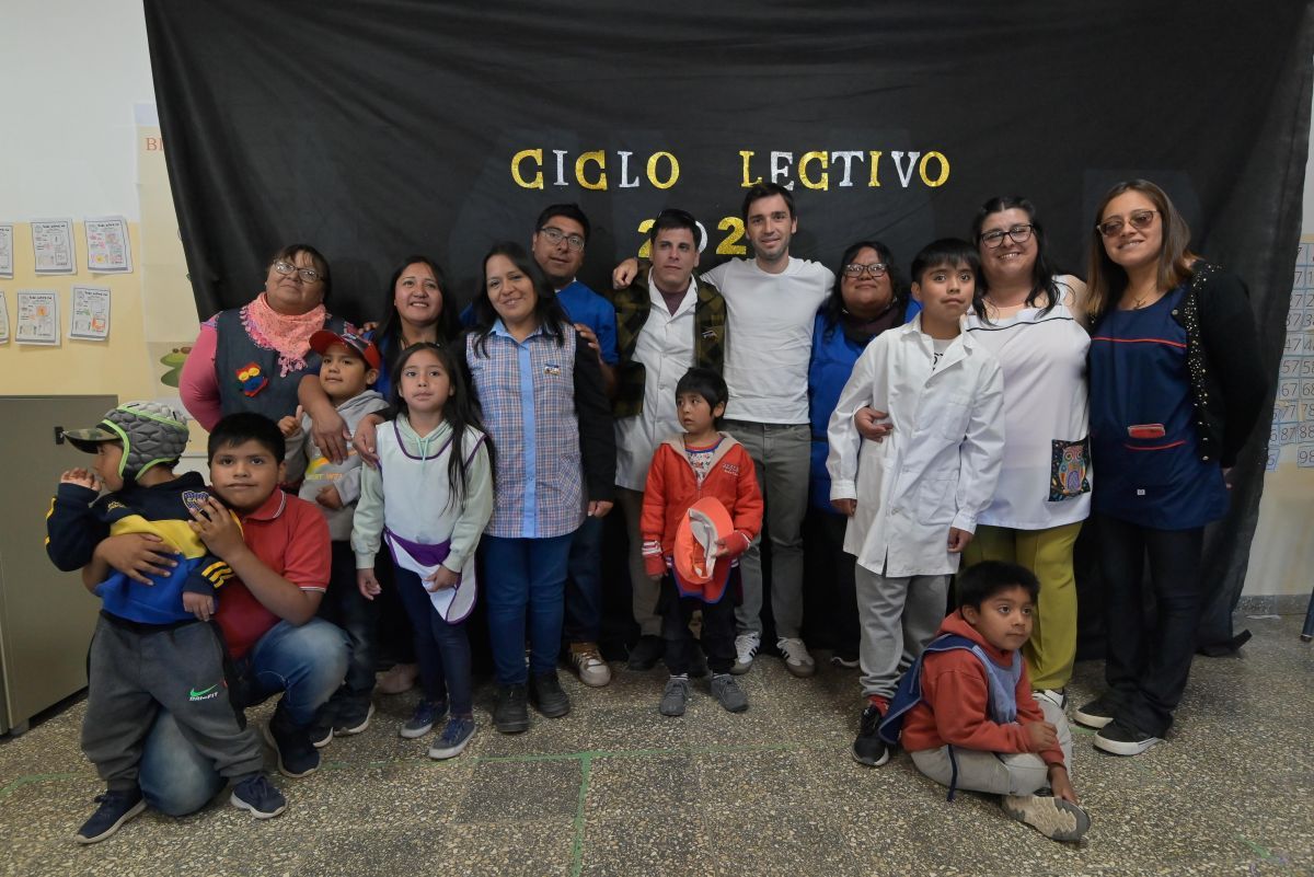 Torres abrió el ciclo lectivo 2025 en Chubut: “Somos la primera provincia de todo el país en empezar las clases y vamos a garantizar los 190 días del ciclo lectivo”