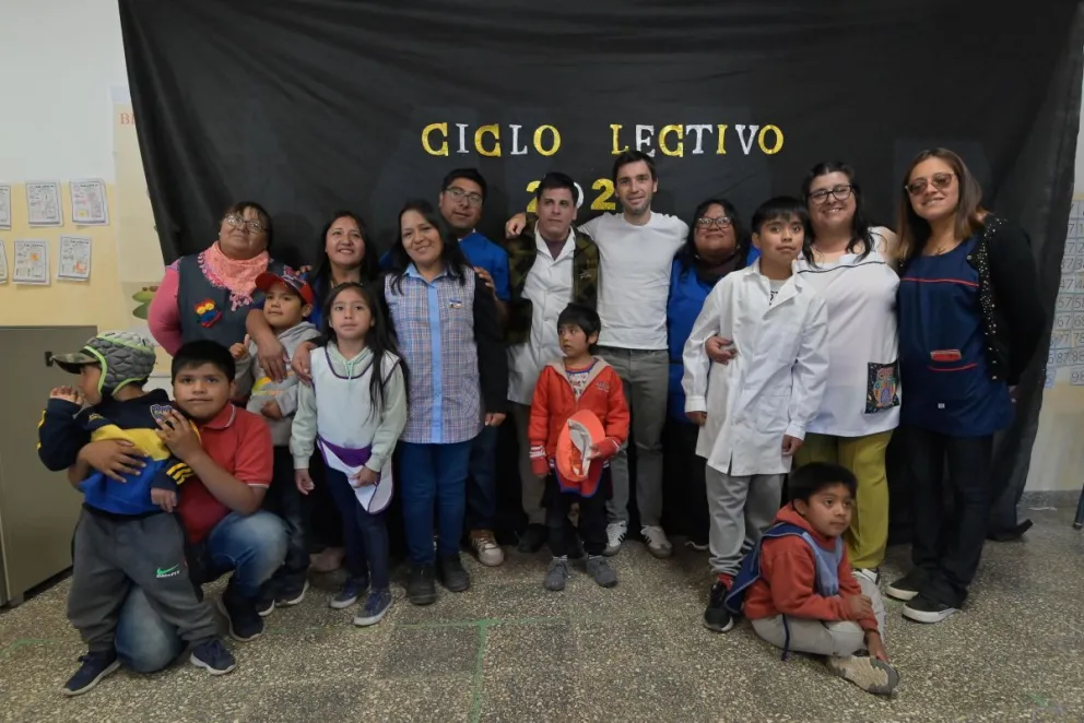 Torres abrió el ciclo lectivo 2025 en Chubut: “Somos la primera provincia de todo el país en empezar las clases y vamos a garantizar los 190 días del ciclo lectivo”