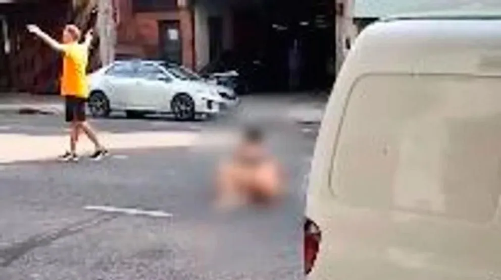  Tremenda escena: mujer semidesnuda pidiendo auxilio por secuestro y trata
