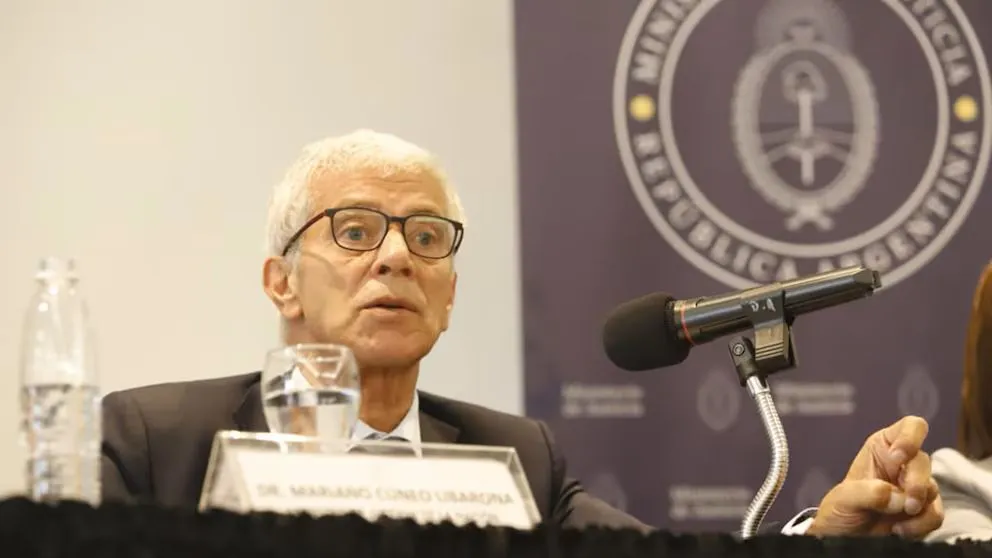 Tal como lo hab&iacute;a adelantado en otras oportunidades, C&uacute;neo Libarona ratific&oacute; que su objetivo es crear una ventanilla digital &uacute;nica nacional por medio de la que se podr&aacute;n dar altas de unidades cero kil&oacute;metro o transferir automotores de segunda mano entre particulares.  &ldquo;Por eso modernizamos la c&eacute;dula azul, para que puedas obtenerla en menos de 5 minutos a trav&eacute;s de la aplicaci&oacute;n Mi Argentina y permitimos la libre inscripci&oacute;n de los veh&iacute;culos 0 km en cualquier sede del pa&iacute;s, sin restricci&oacute;n por domicilio&rdquo;, ejemplific&oacute; el ministro de Justicia.