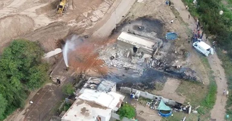 Al menos cinco heridos y tres casas dañadas por la explosión de un gasoducto en Villa María