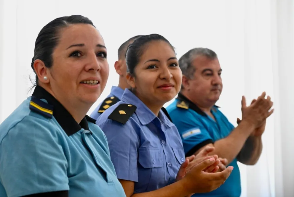 El Gobierno del Chubut reconoció a dos funcionarias policiales que le salvaron la vida a un bebé en un barrio de Rawson