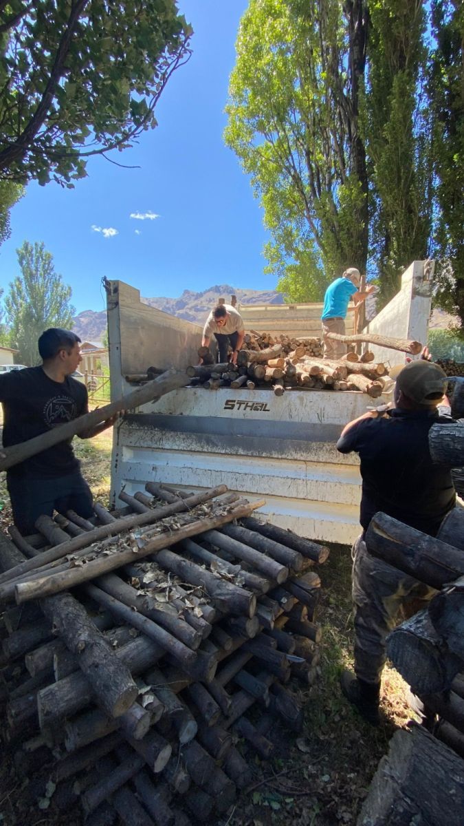 El Gobierno de la Provincia continúa asistiendo a familias de Epuyén afectadas por el incendio