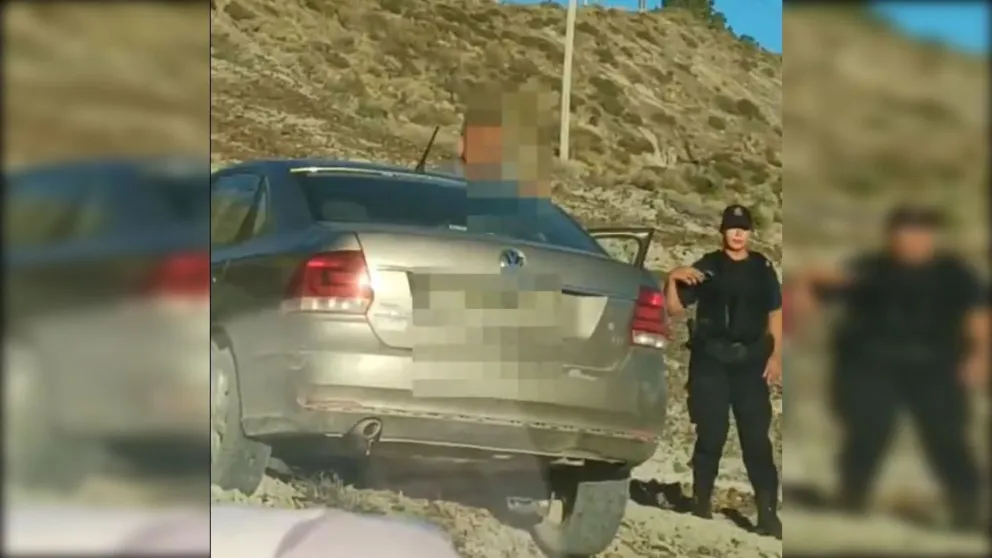 Increíble: Un hombre se amotinó en su auto tras dar 3,33 de alcoholemia