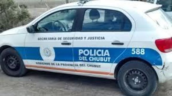 Cómplices de ladrón que cayó de moto robada huyendo de la policía evitan que lo detengan  