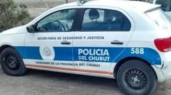 Ciclista hospitalizado tras chocar con un auto