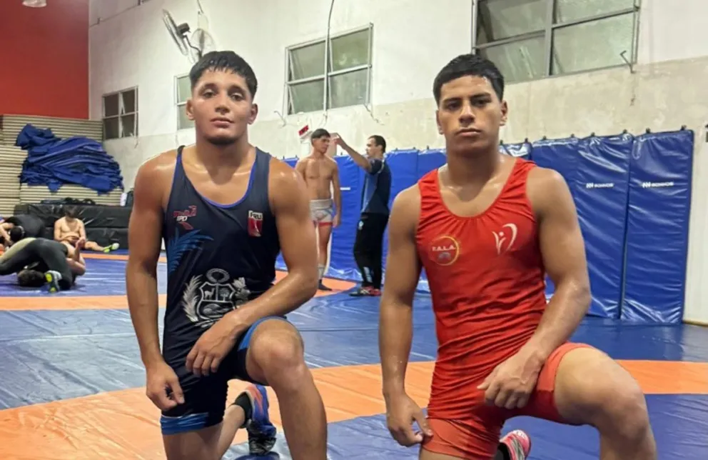 Los luchadores de Rawson, Ariel Proboste y Alexis Verón se preparan para competir en Bulgaria