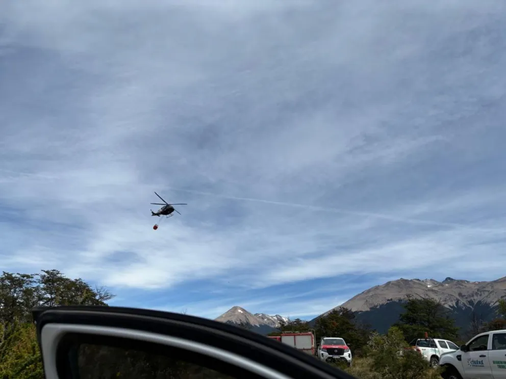 El Gobierno de la Provincia refuerza el operativo para controlar el incendio registrado en Atilio Viglione