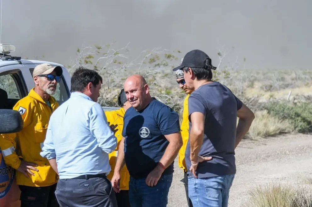 Gustavo Sastre recorrió la zona afectada por el incendio forestal al norte de Puerto Madryn