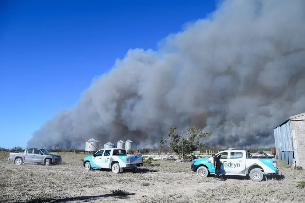 Cortes intermitentes en el tránsito en Ruta Nacional 3 por el avance del fuego en la zona de Puerto Madryn
