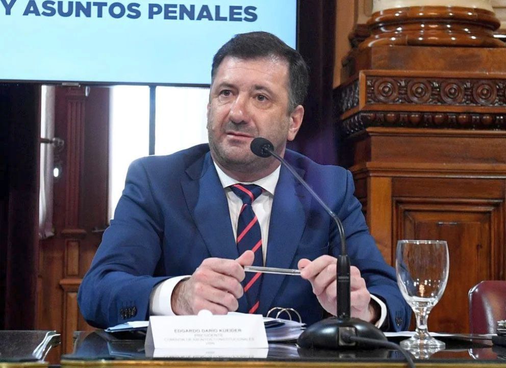 La pareja del ex senador Kueider intentó comprar seis departamentos por 460 mil dólares en efectivo