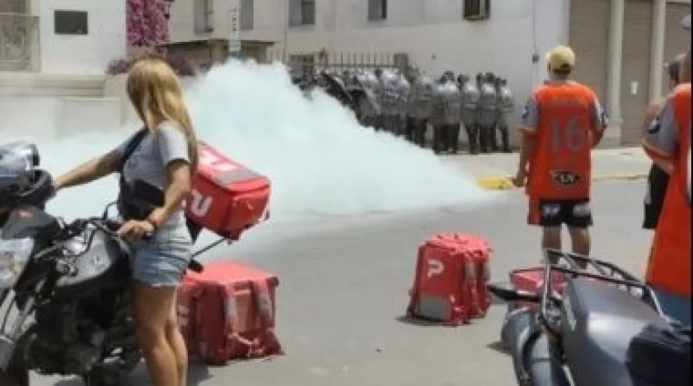 Asesinato de un delivery y pueblada con destrozos y detenidos en Moreno