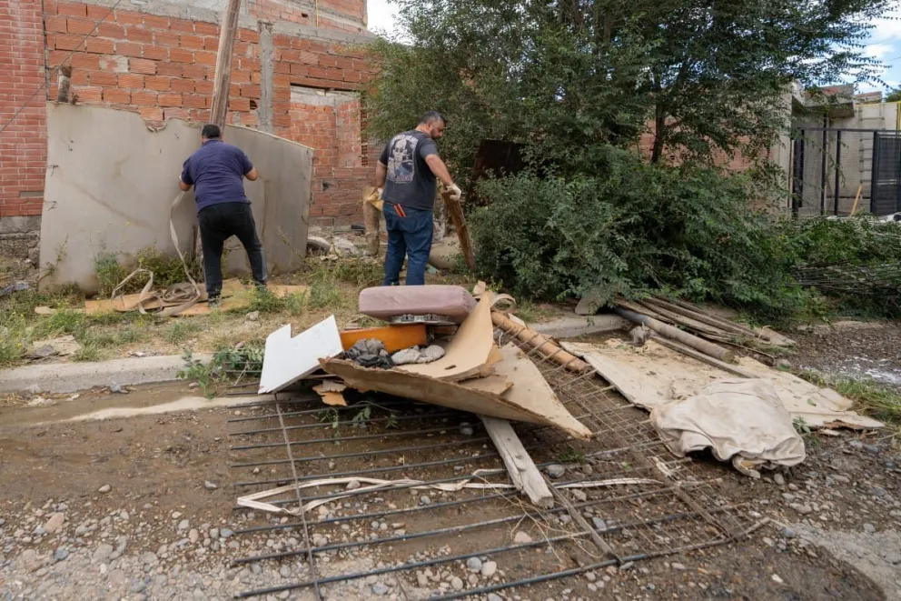  Levantamiento y demolición de una construcción ilegal en un lote del barrio Abásolo