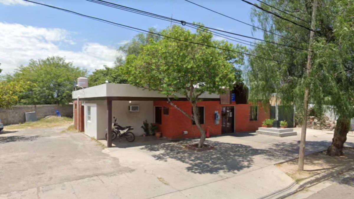 Escándalo de madrugada luego de encontrar a su marido con la vecina