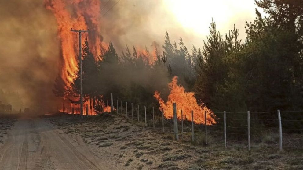 Terribles audios de dolor e impotencia entre pobladores evacuados de El Bolsón