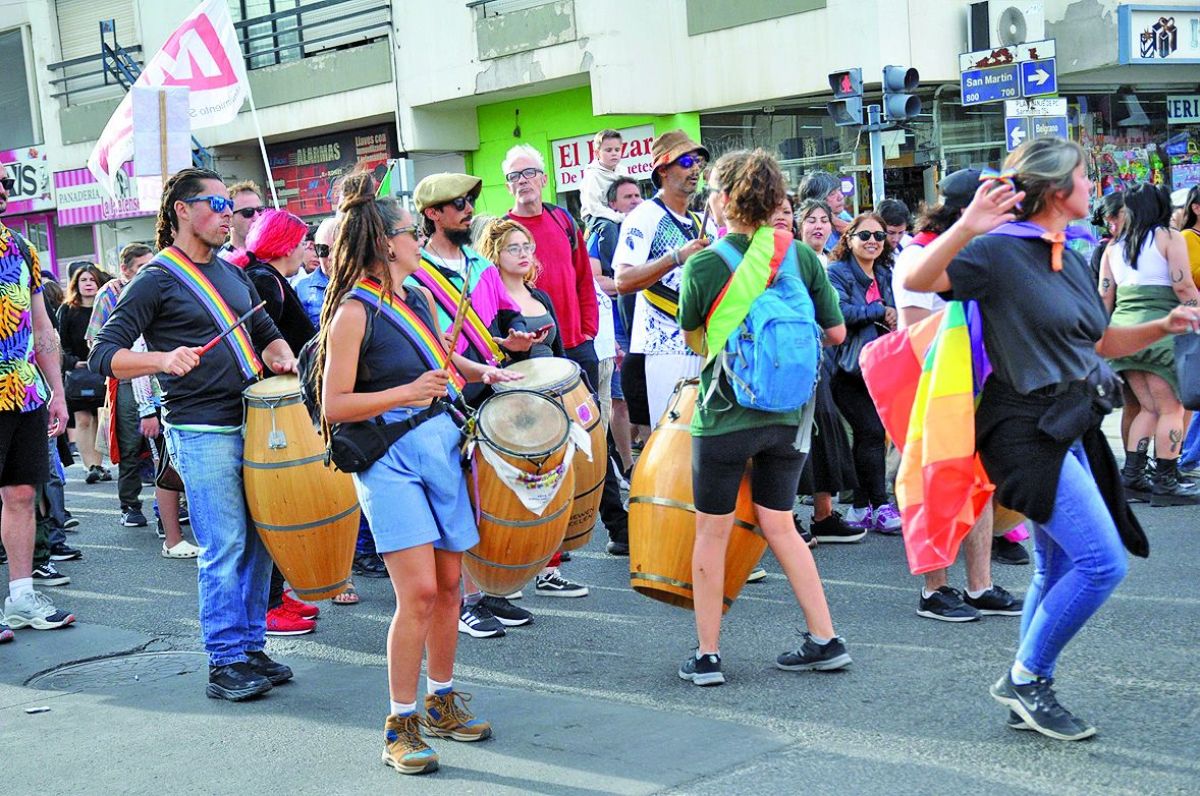 Como en todo el país, gran convocatoria en la marcha antifascista y antirracista en calles céntricas de Comodoro
