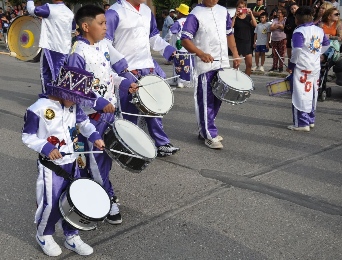 Comodoro se vistió de fiesta este sábado con el inicio del pre Carnaval 2025