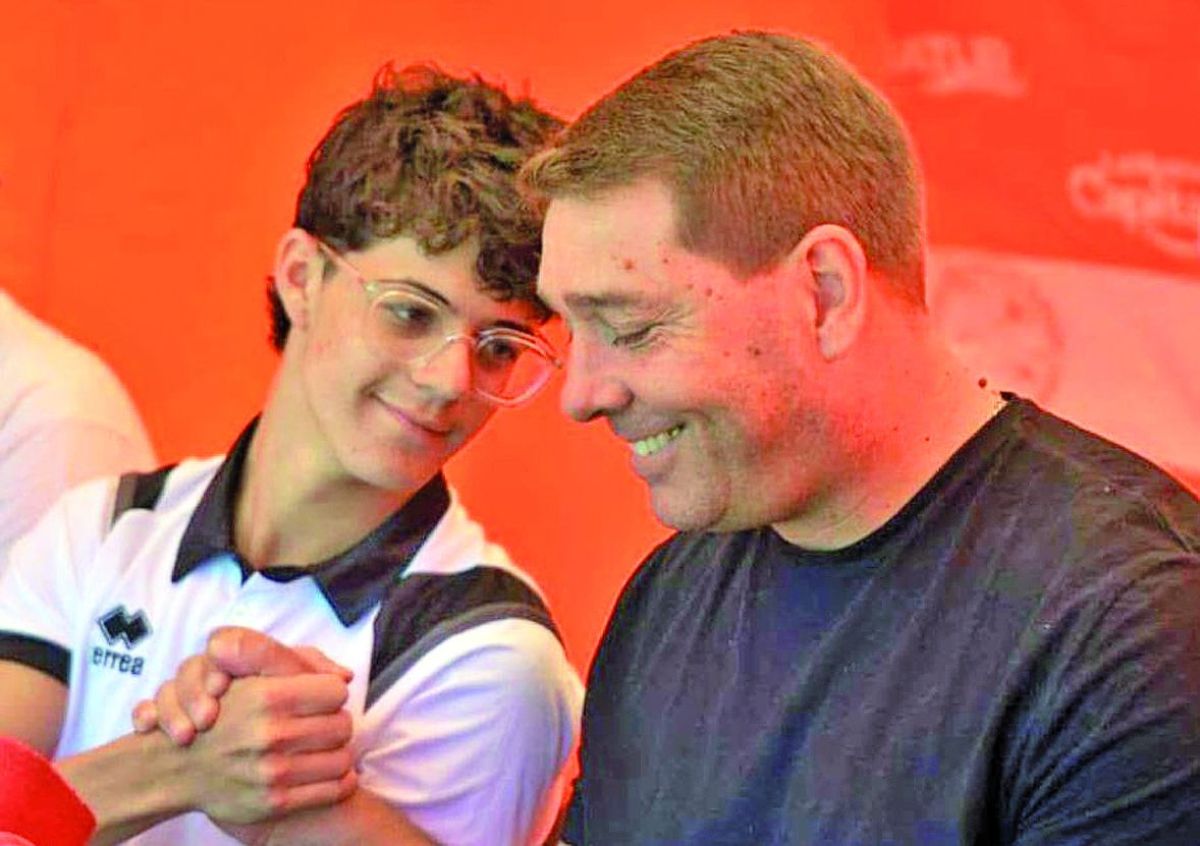 "Nacho" Montenegro presentó su auto de competencia en el Anfiteatro de Playa Unión