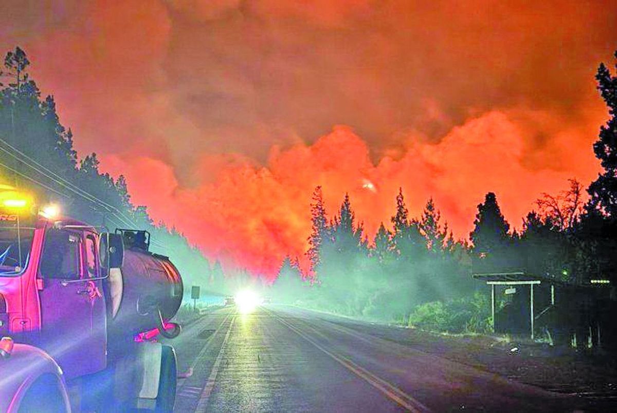 Avanza el incendio en El Bolsón: evacuaron a 800 turistas