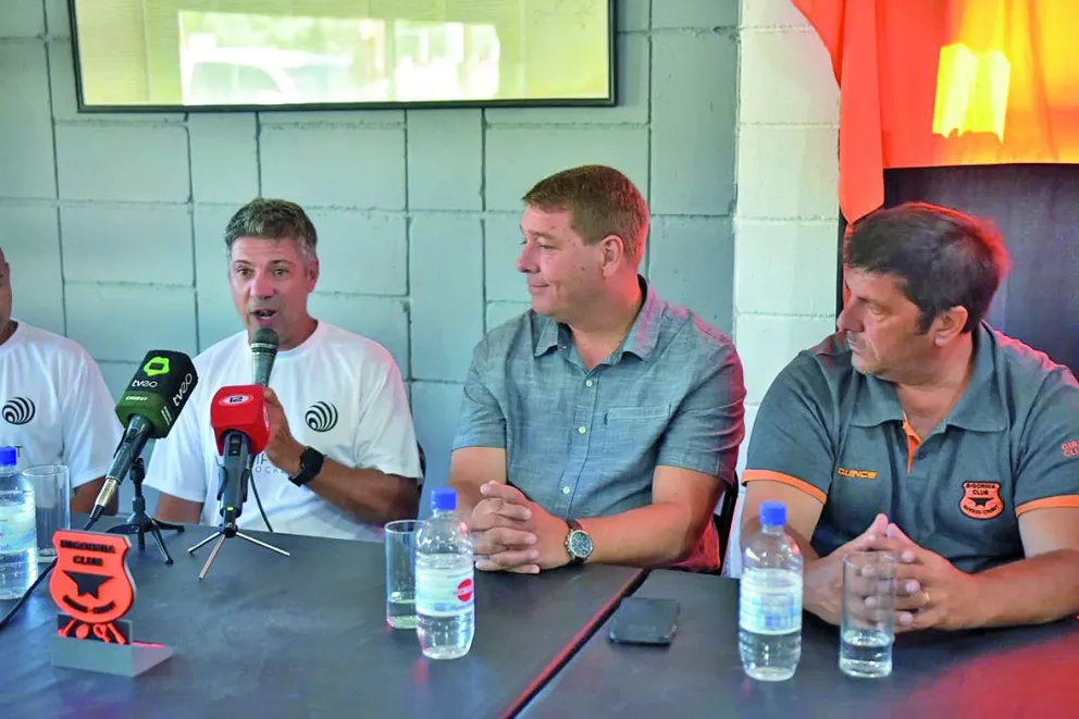 Biss acompañó a Bigornia en la presentación de la Clínica de Hockey de Lombi Project en Rawson
