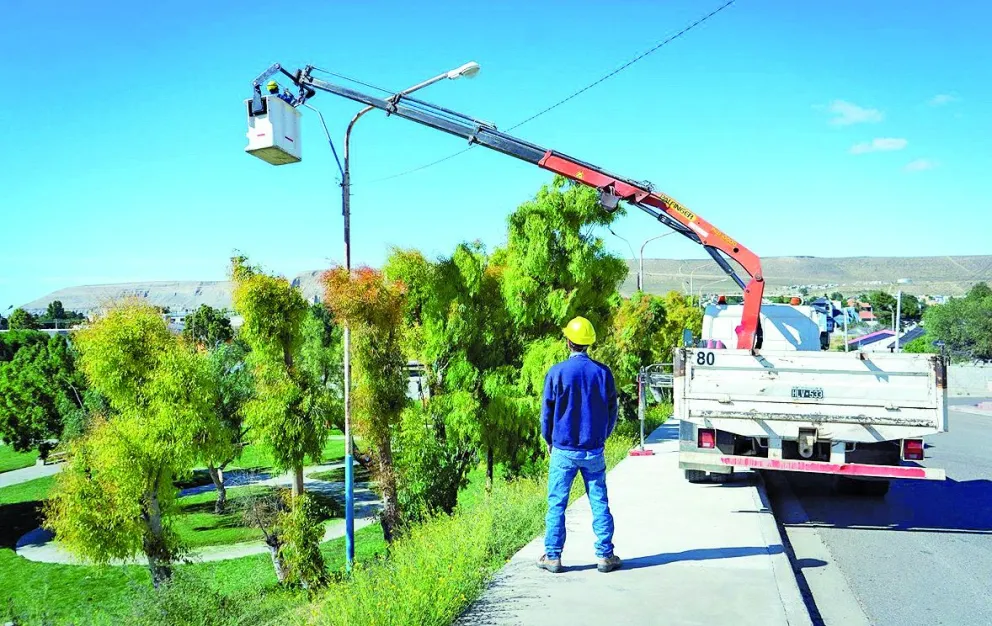 Más luces LED: avanza el recambio de luminarias en Rada Tilly