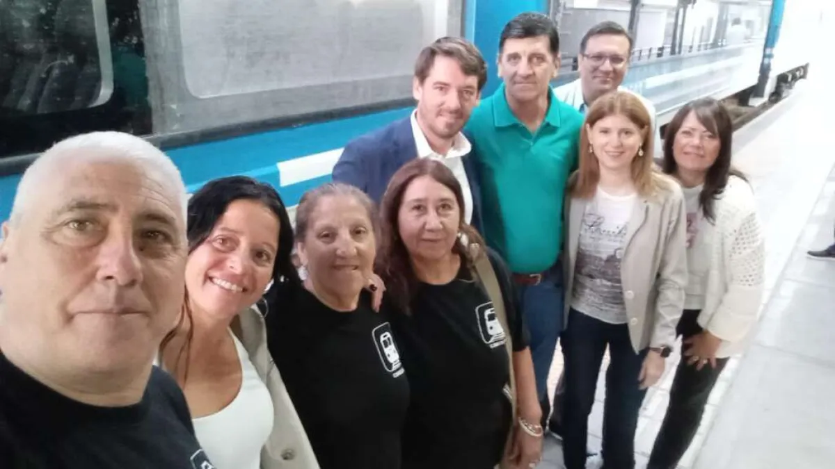 Estuvieron presentes en el primer servicio las siguientes autoridades: Lesgisladores de la Provincia de Rio Negro; Lorena Matzen, Javier Acevedo, Lorena Jensen, Ariel Barnatene; autoridades de la Comision del Tren del Valle, representantes de la provincia de Neuqu&eacute;n y el se&ntilde;or Intendente de Cipolletti, Rodrigo Buteler.