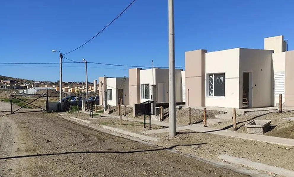 Comienza la investigación sobre el fraude en viviendas del IPV: se estima que son más de 600 estafados en Comodoro