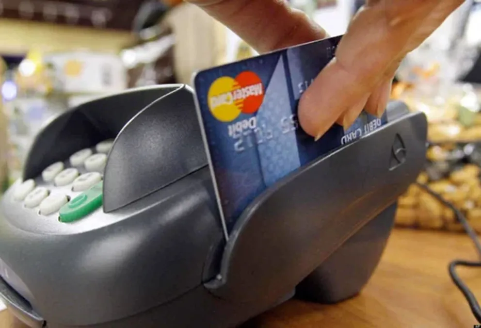 El Banco Central habilitó pagos en cuotas con dólares