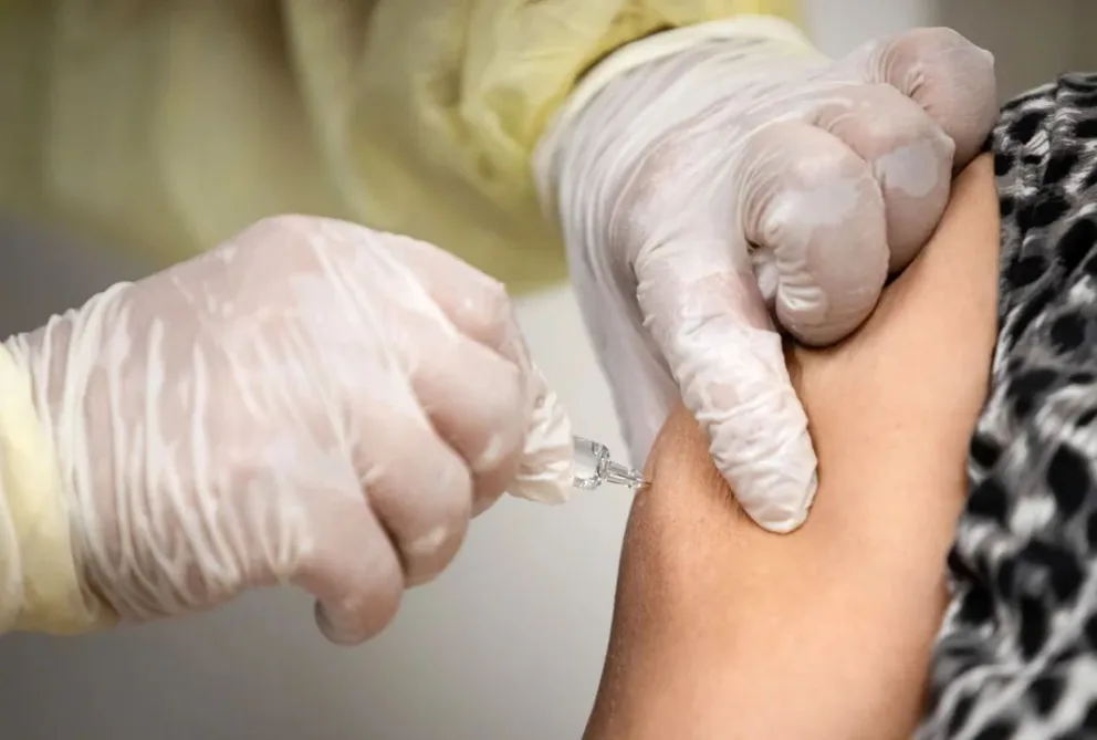 El Gobierno aseguró que la salida de la OMS no impactará en los programas de salud ni en el calendario de vacunación. 