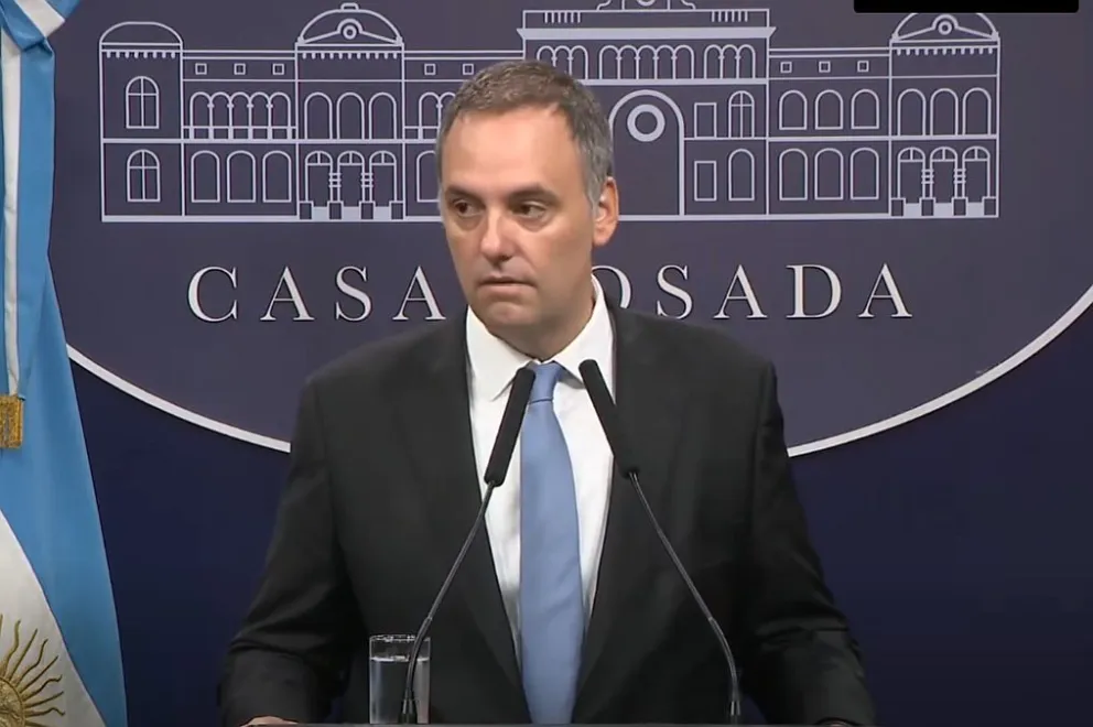 El Gobierno de Milei declarará a la RAM como "organización terrorista" tras su reciente reivindicación de ataques incendiarios. 