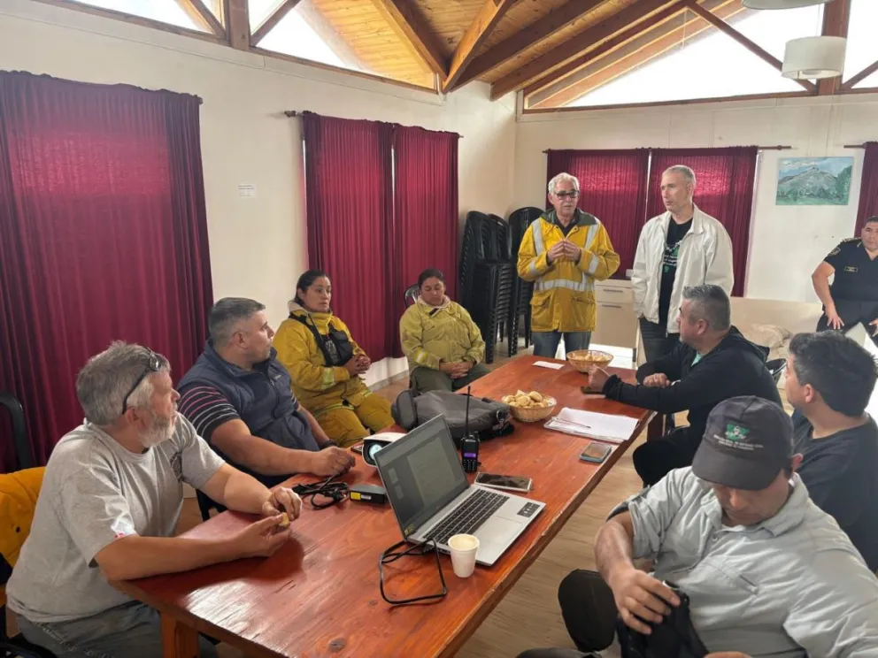 Torres instruyó al Gabinete a permanecer en la Cordillera ante los nuevos focos activos