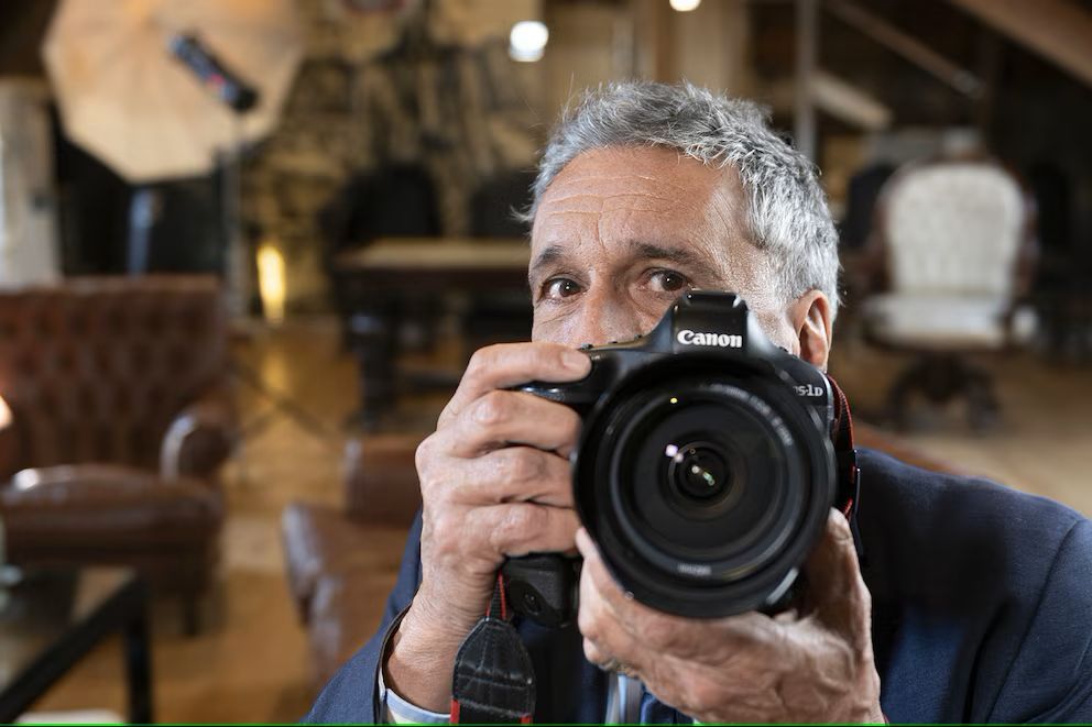 El gobierno de Milei explicó cómo será la despedida de Víctor Bugge, el fotógrafo presidencial durante 47 años