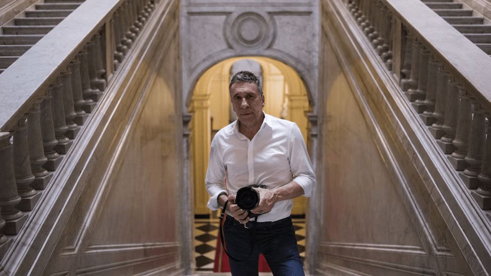 Detrás del lente: La mirada de Víctor Bugge, un fotógrafo legendario