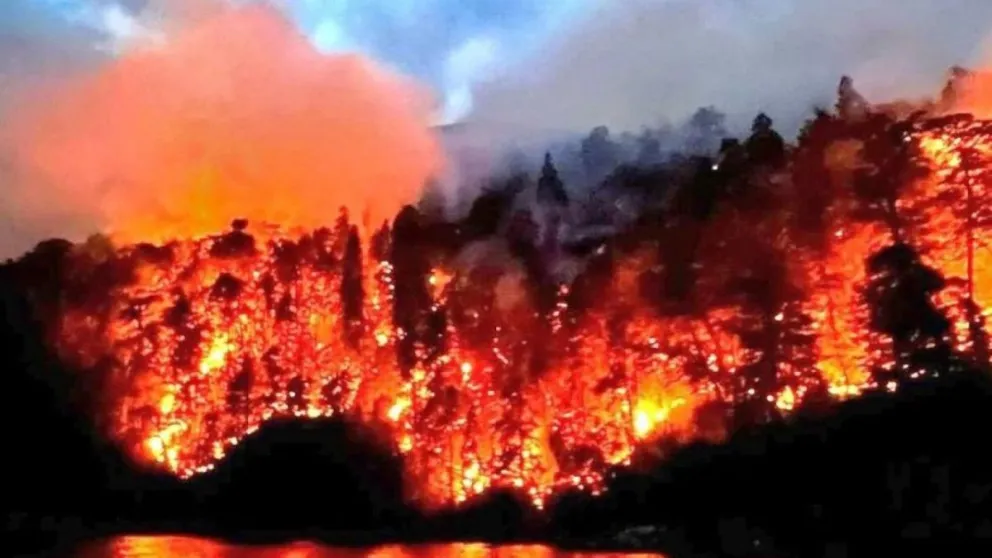 El incendio en el Parque Nacional Nahuel Huapi sigue activo tras más de 40 días