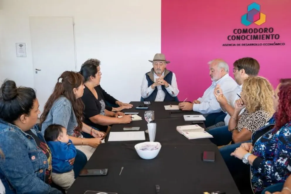 Othar se reunió con la comunidad educativa de la Escuela Municipal