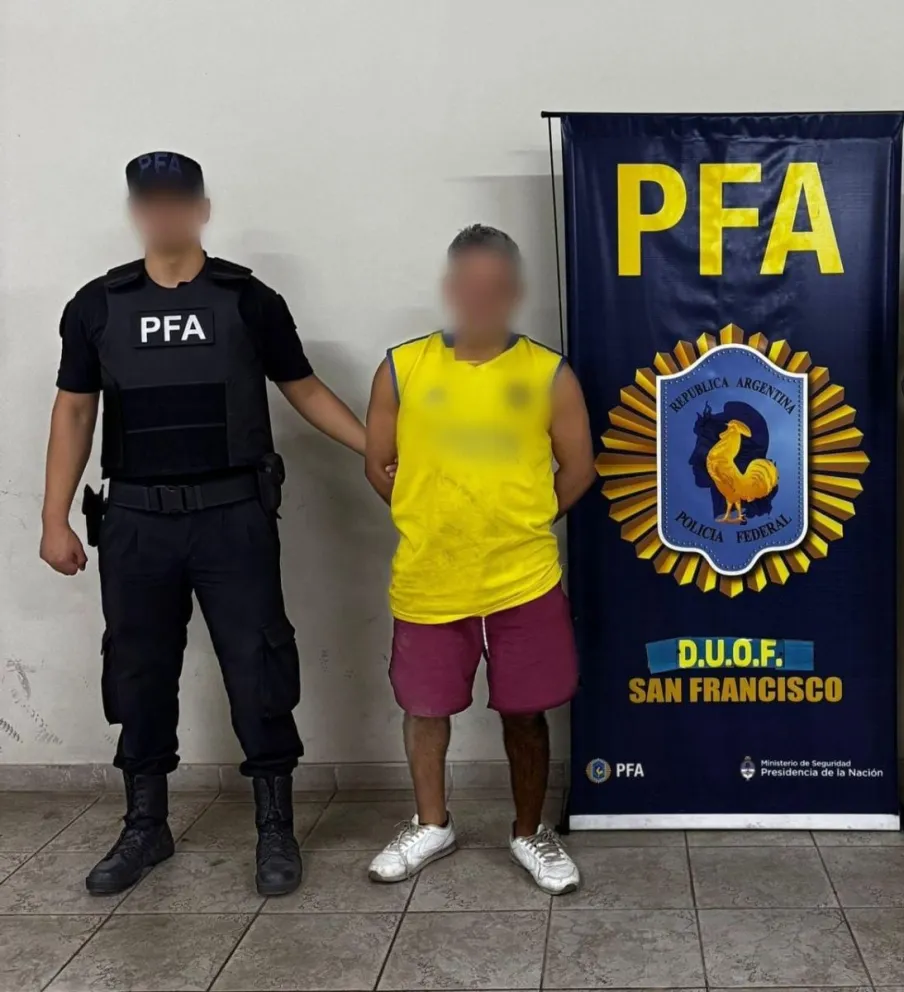 La Policía Federal Argentina capturó a cinco personas con armas y drogas durante el "Operativo de Saturación Interprovincial Córdoba-Santa Fe"