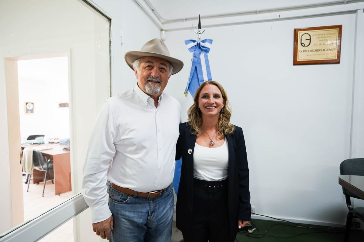 Othar acompañó a Peralta en la apertura de Sesiones 2025 de Rada Tilly