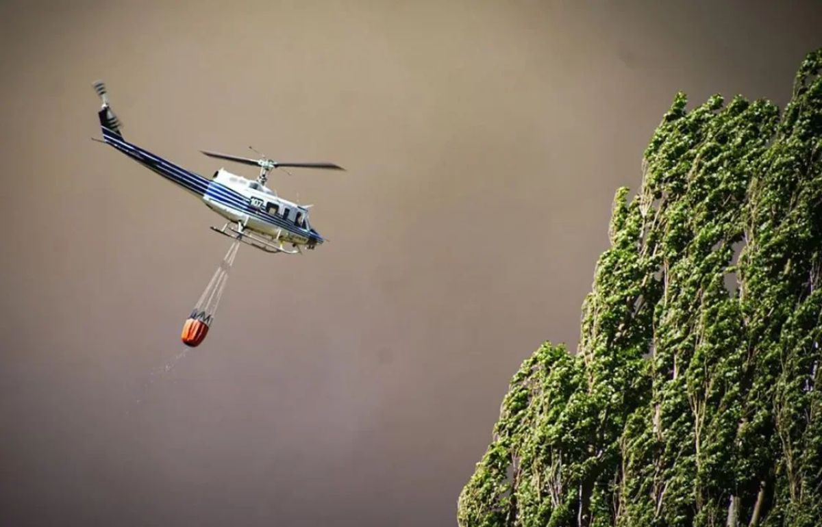 Incendios en Neuquén: avanzan las evacuaciones y refuerzan el operativo con más bomberos  