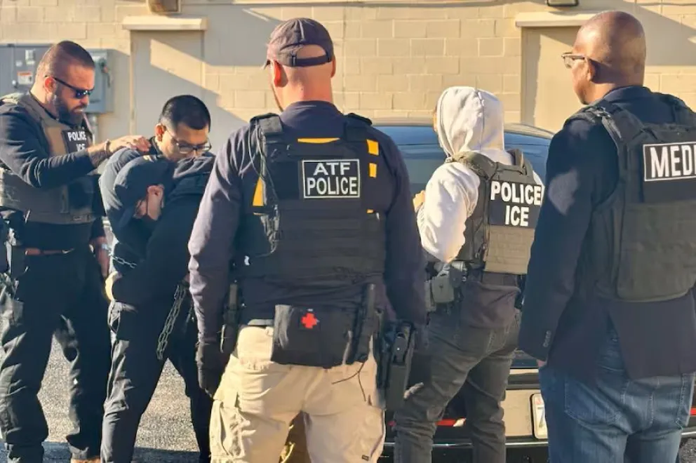 Hasta US$1000 por delatar a migrantes indocumentados en EE.UU: dos estados avanzan con polémicos proyectos de ley