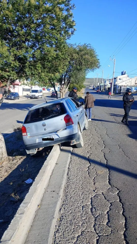 Conductor se quedó dormido y perdió el control de su vehículo