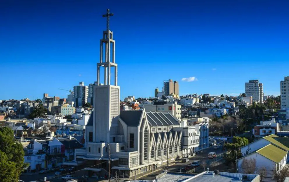 Campaña solidaria para renovar el cableado de la catedral San Juan Bosco