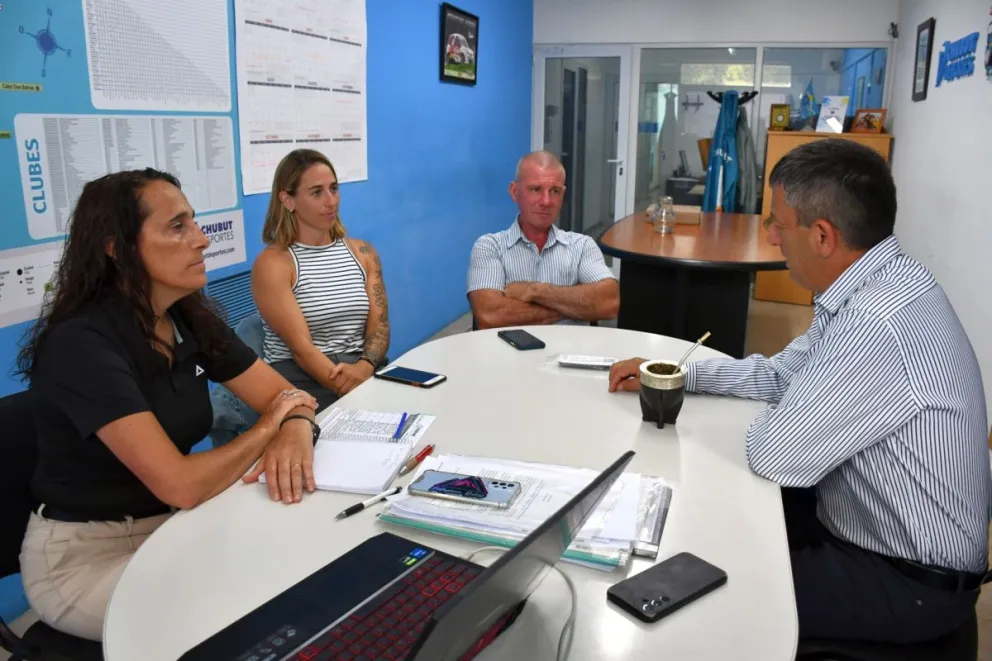Reyes recibió a la nueva directora de Deportes de Gaiman