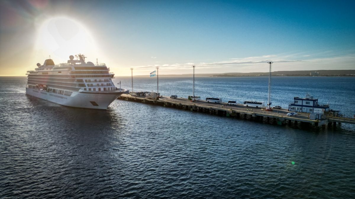 Temporada de cruceros: El Viking Jupiter adelantó su arribo y recaló en Puerto Madryn