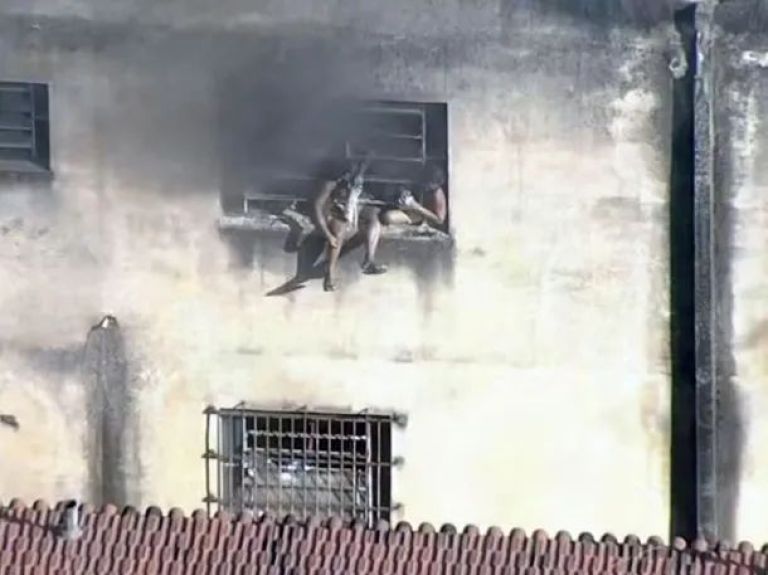 Incendio en una fábrica de disfraces de Brasil: 12 empleados en grave estado