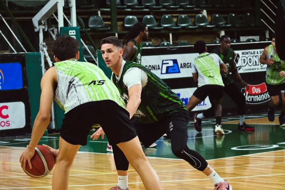 Gimnasia viajó a Santiago del Estero y mañana enfrenta a Quimsa