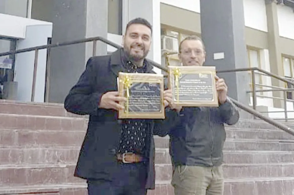 Dos comodorenses en la final del  concurso para elegir el himno de Chubut