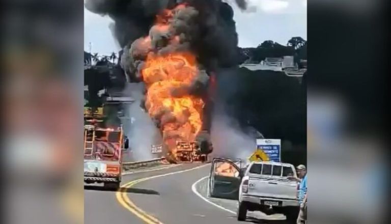 Brasil: chocaron dos camiones con productos inflamables