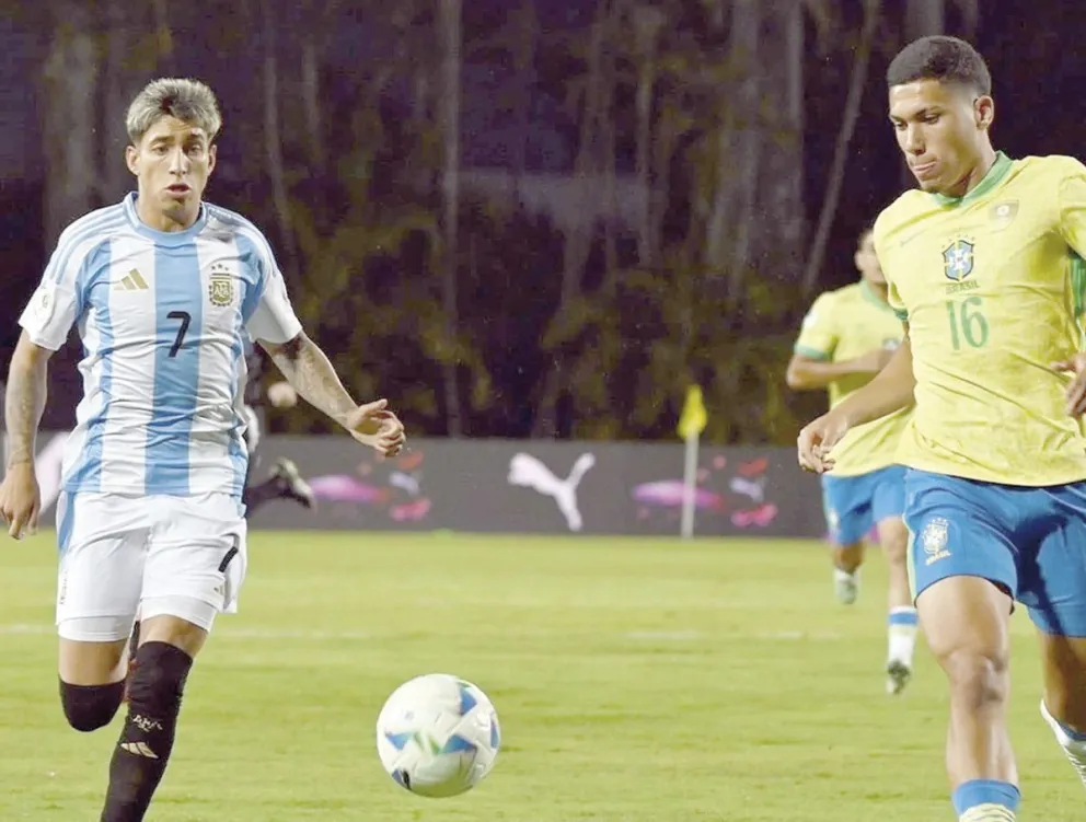 Argentina enfrenta a Brasil y quiere dar un paso al título